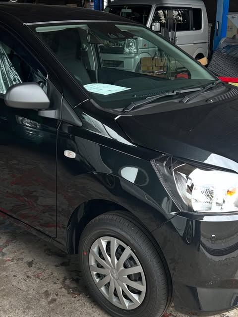 ダイハツ ミライースフロント斜めアングル、ヘッドライト