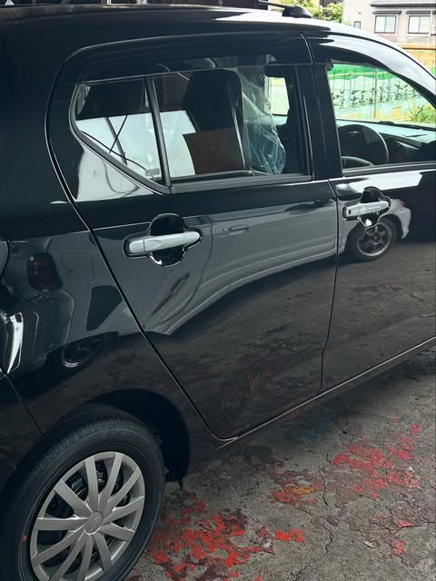 ダイハツ ミライースサイドビュー、4ドア軽自動車