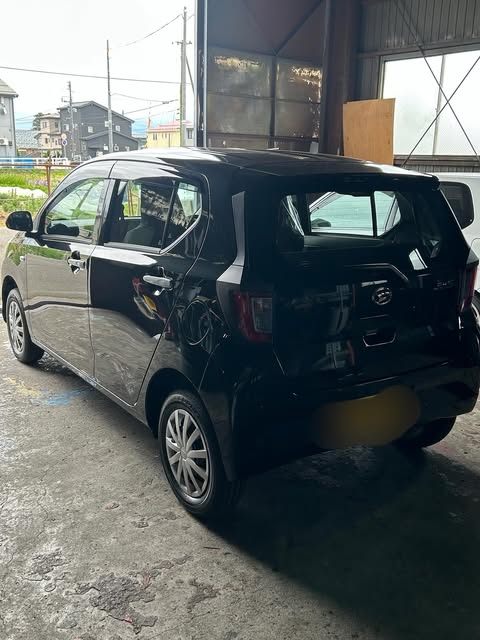 ダイハツ ミライース黒色リア外観、コンパクト軽自動車