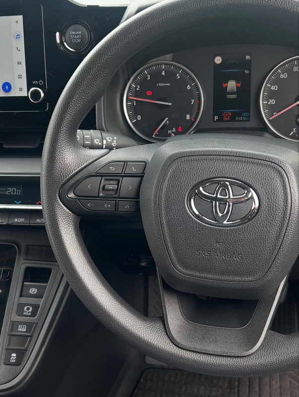 トヨタ・ノアのハンドルまわりとメーター