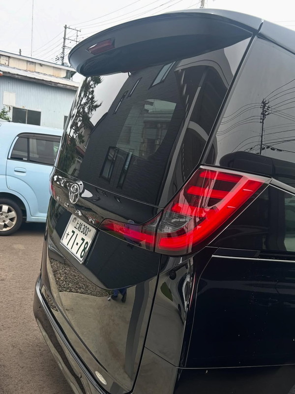 ノアのリヤビューとテールランプ